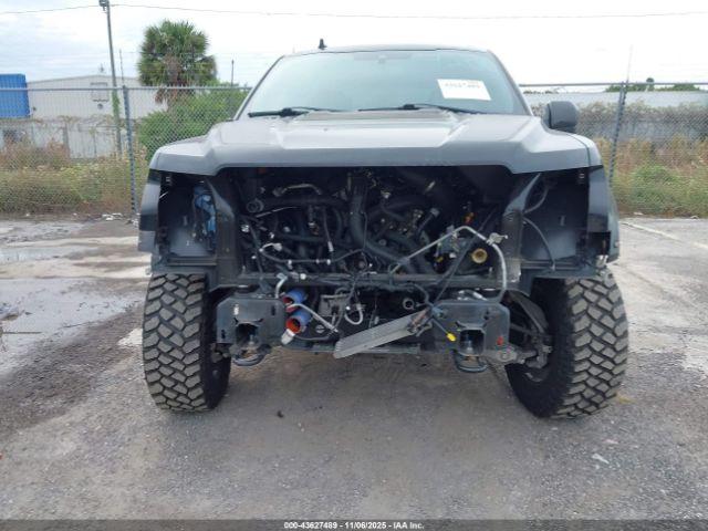 Ford F-150 Raptor Image 12