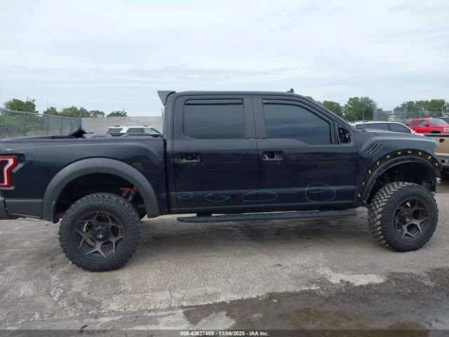 Ford F-150 Raptor Image 16