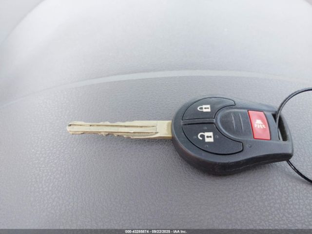 Nissan Versa 1.6 Sv Image 5