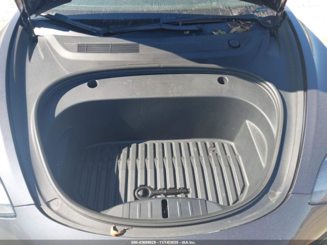 Tesla Model 3 Rear-wheel Drive Image 9