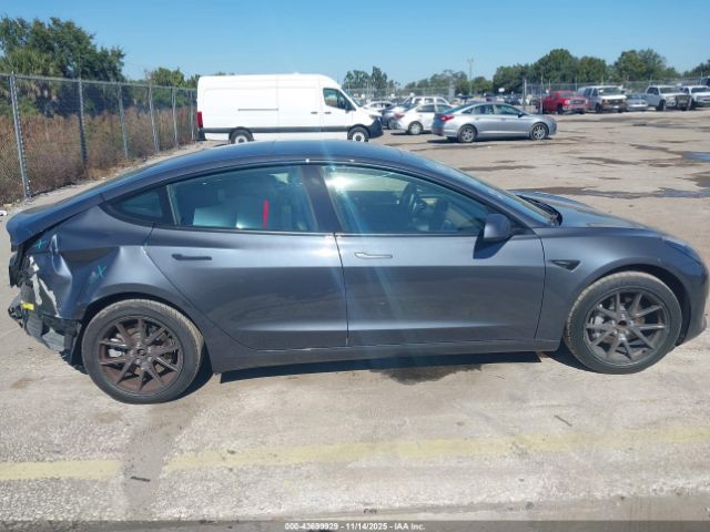 Tesla Model 3 Rear-wheel Drive Image 13