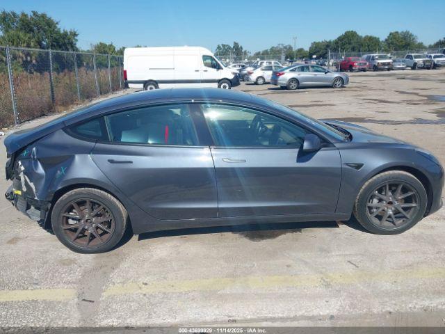 Tesla Model 3 Rear-wheel Drive Image 13