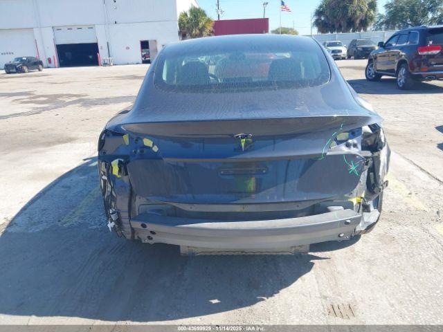 Tesla Model 3 Rear-wheel Drive Image 17