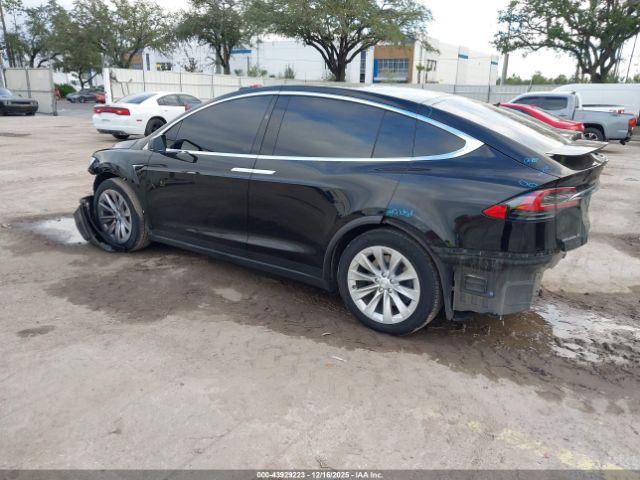 Tesla Model X Image 4