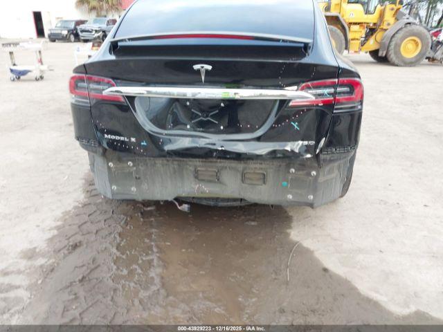 Tesla Model X Image 2