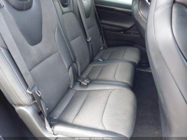 Tesla Model X Image 6