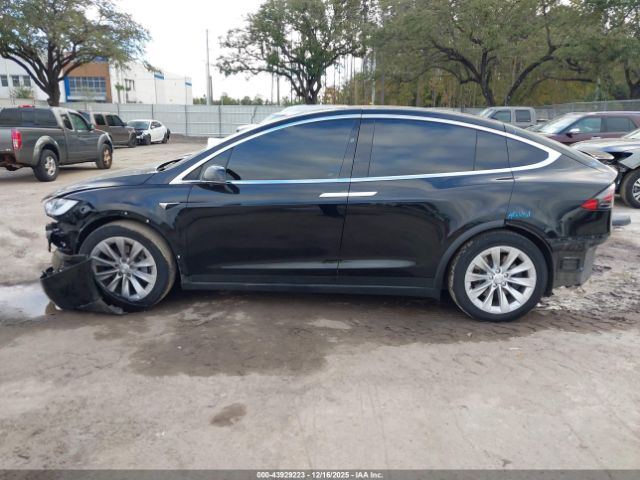 Tesla Model X Image 10