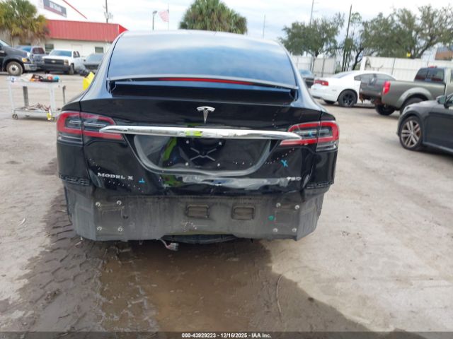Tesla Model X Image 14