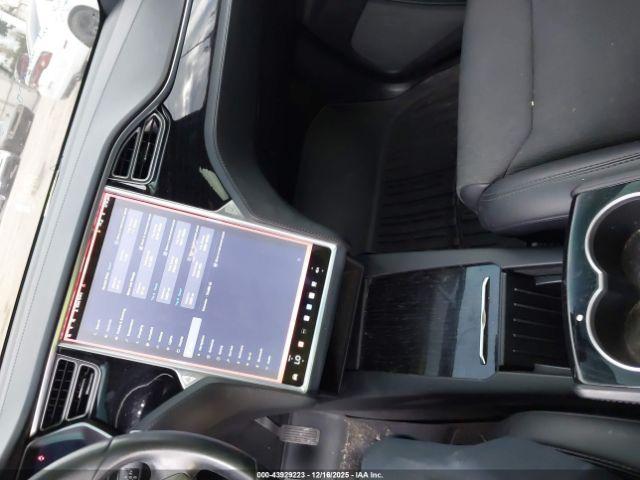 Tesla Model X Image 18