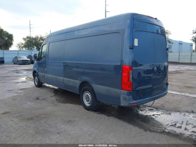 Mercedes-Benz Sprinter 2500 High Roof V6 Image 2