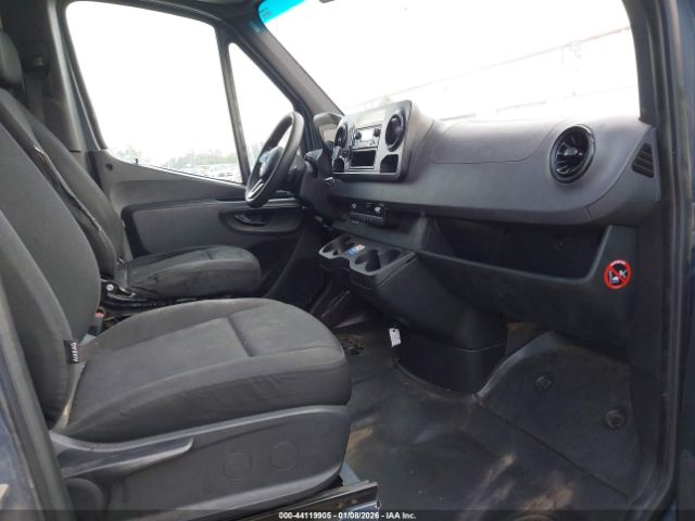 Mercedes-Benz Sprinter 2500 High Roof V6 Image 15