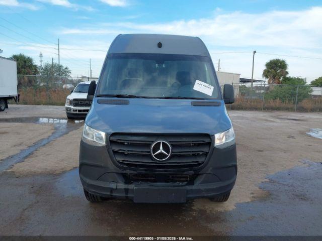 Mercedes-Benz Sprinter 2500 High Roof V6 Image 8