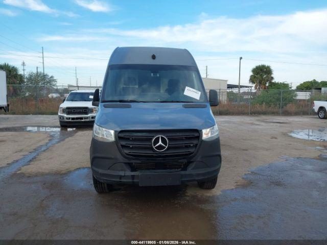 Mercedes-Benz Sprinter 2500 High Roof V6 Image 10