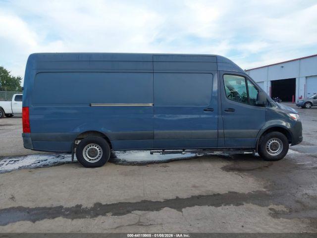 Mercedes-Benz Sprinter 2500 High Roof V6 Image 4