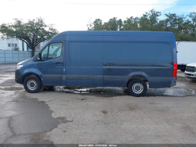 Mercedes-Benz Sprinter 2500 High Roof V6 Image 14