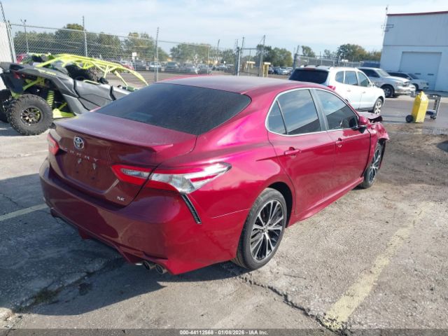 Toyota Camry Se Image 3