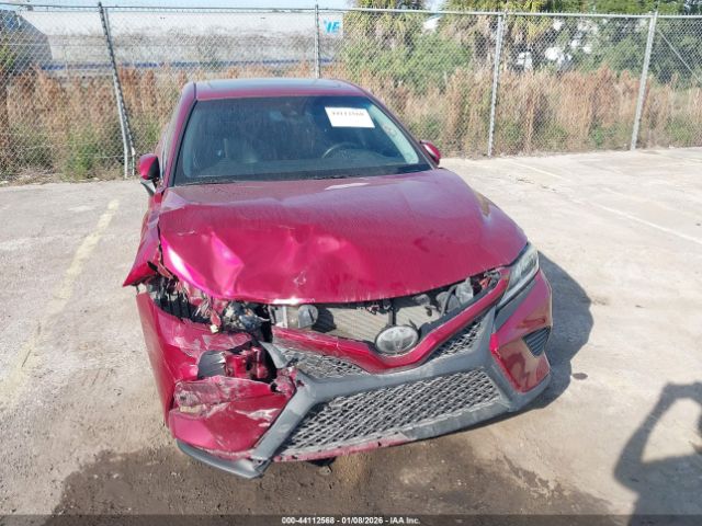 Toyota Camry Se Image 13