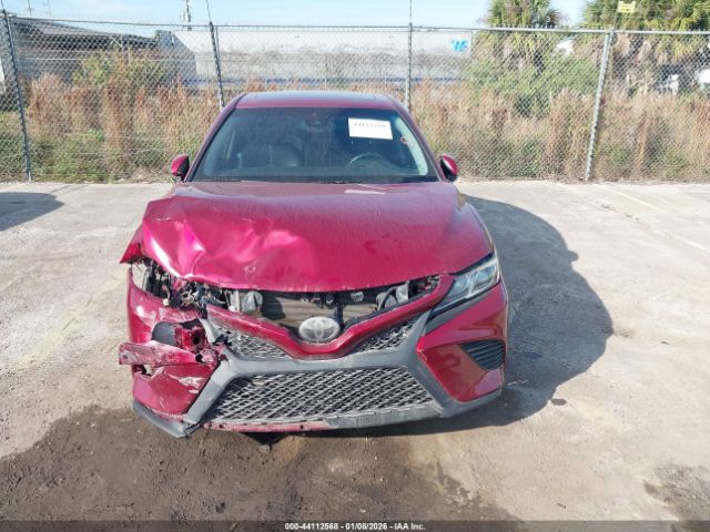 Toyota Camry Se Image 10