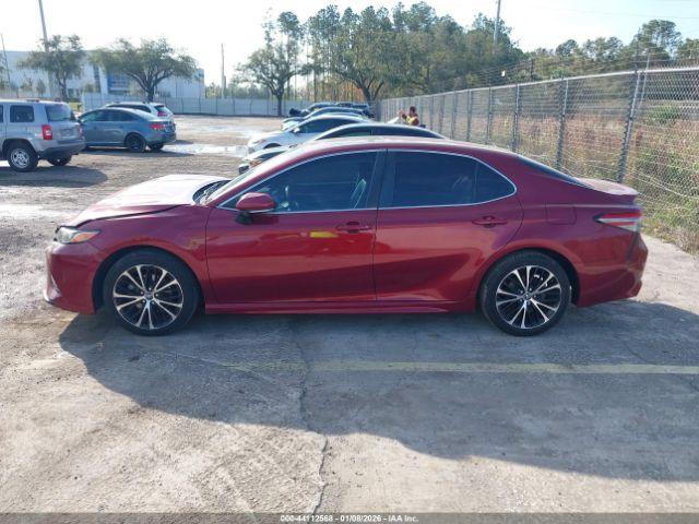 Toyota Camry Se Image 8