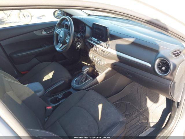 Kia Forte Lxs Image 12