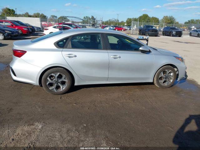 Kia Forte Lxs Image 4