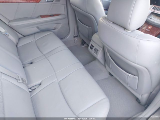 Toyota Avalon Limited Image 8