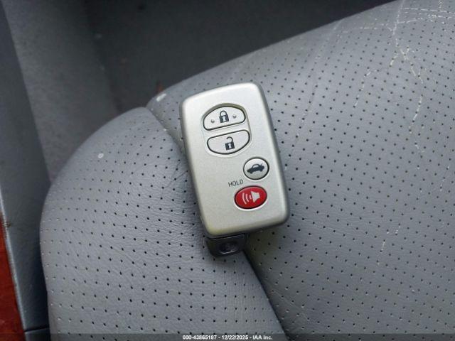 Toyota Avalon Limited Image 10