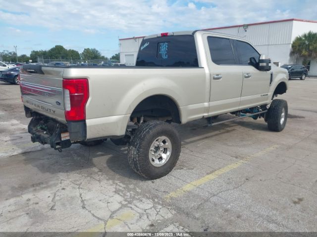 Ford F-250 Limited Image 11