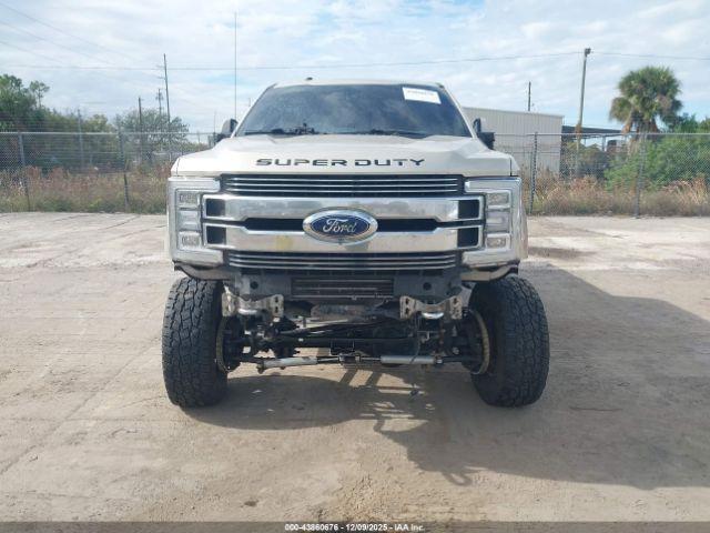 Ford F-250 Limited Image 7