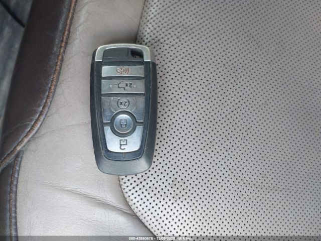 Ford F-250 Limited Image 9