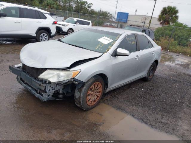 Toyota Camry L Image 10