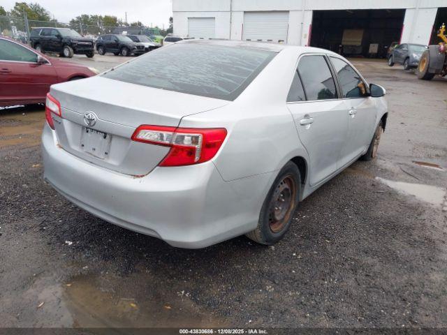 Toyota Camry L Image 3