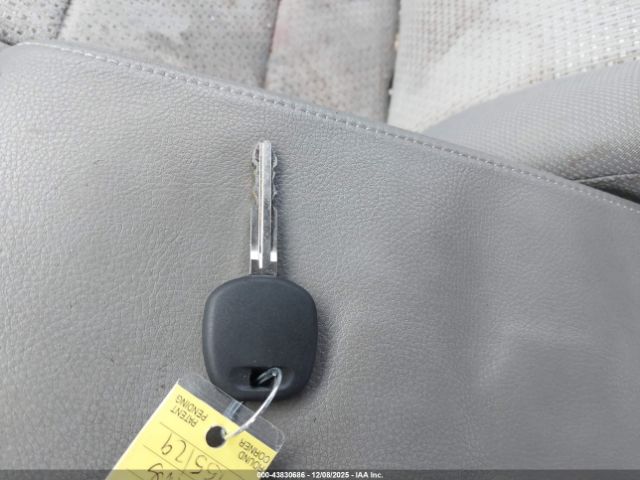 Toyota Camry L Image 8