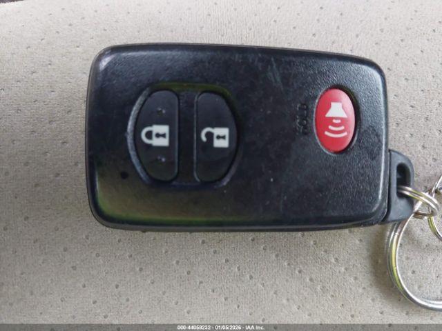 Toyota Prius Two Image 16