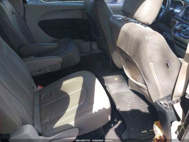 Chrysler Pacifica Lx Image 10