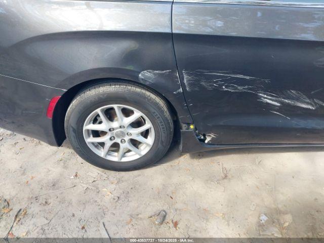 Chrysler Pacifica Lx Image 6